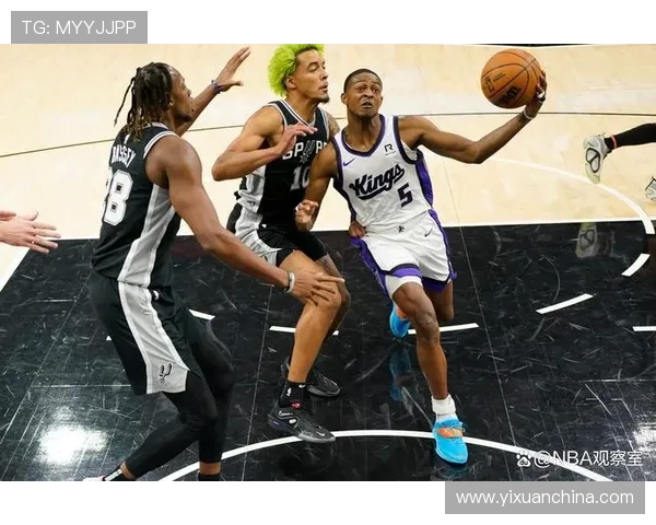 德阿隆福克斯如何在NBA赛场上崭露头角并引领国王队崛起