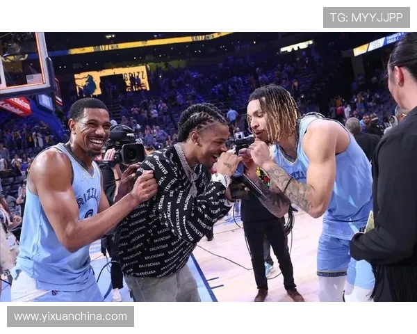 萨拉基利斯迎战巴塞罗那激烈对决引发球迷热议 萨拉基利斯迎战巴塞罗那激烈对决引发球迷热议